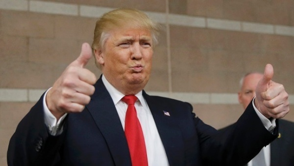 Donald Trump Thumbs